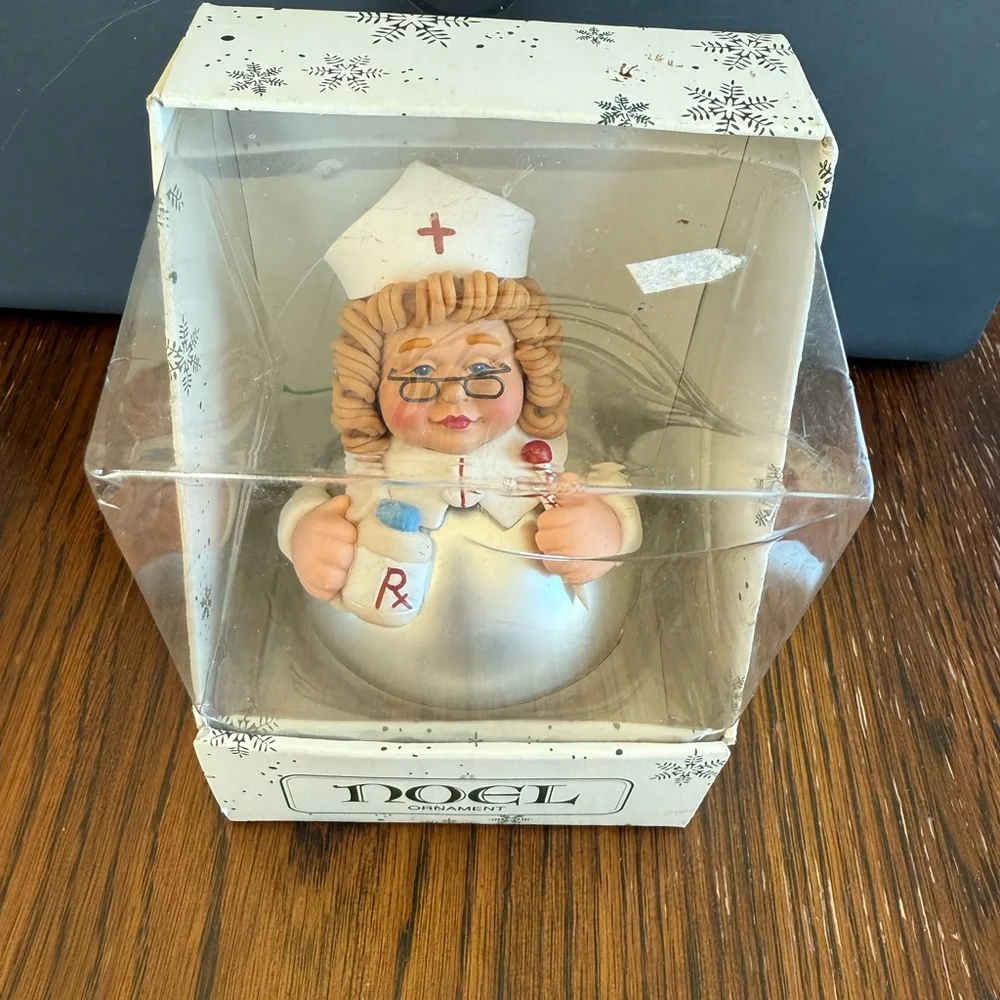 DEPARTMENT 56 Noel Nurse Christmas Ornament Glasses RX - Picture 9 of 9